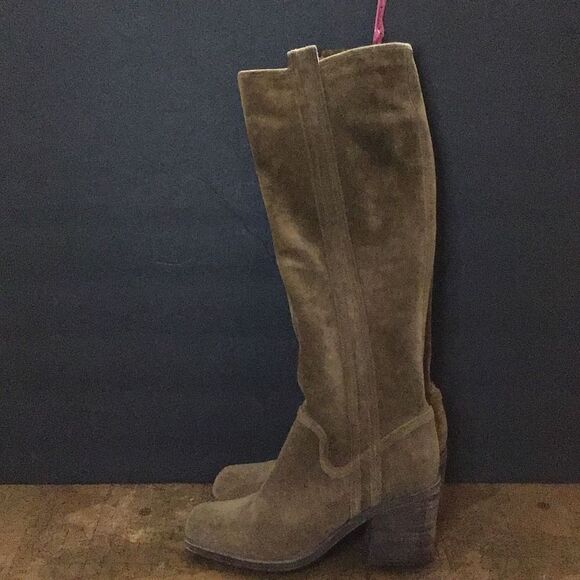￼ Beautiful suede knee-hight boot By Belle Size 6B ￼ - Picture 1 of 14